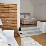 Manos Small World Hotel
