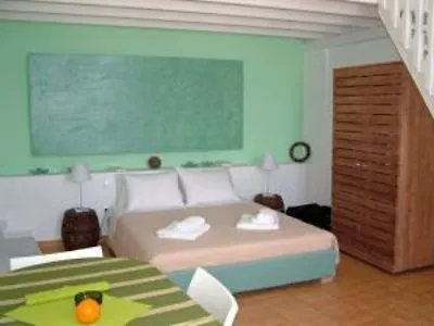 Ξενοδοχείο Manos Small World 3*