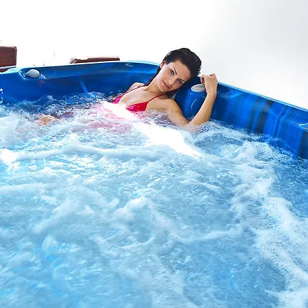 Manos Small World Firostefani