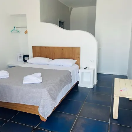 ホテル マノス スモール ワールド 3*