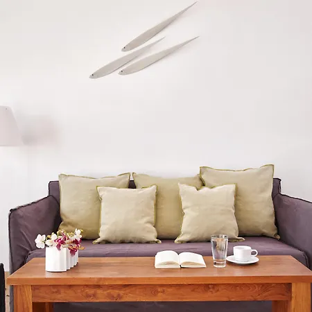 マノス スモール ワールド ホテル 3*