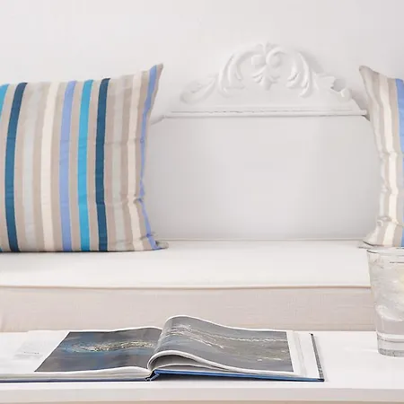 マノス スモール ワールド ホテル