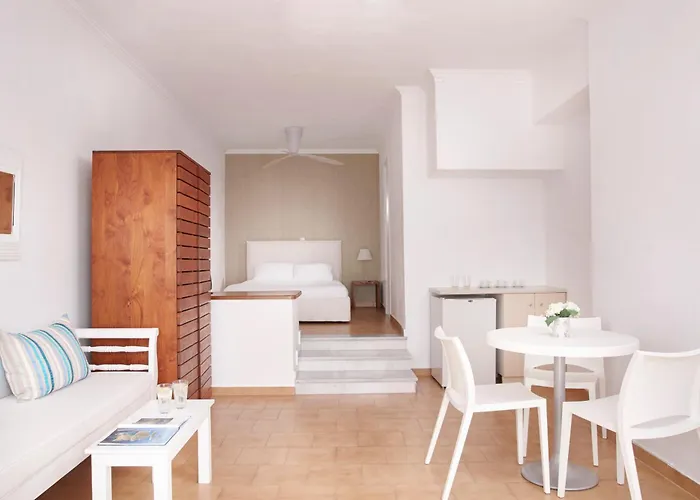 Manos Small World Firostefani