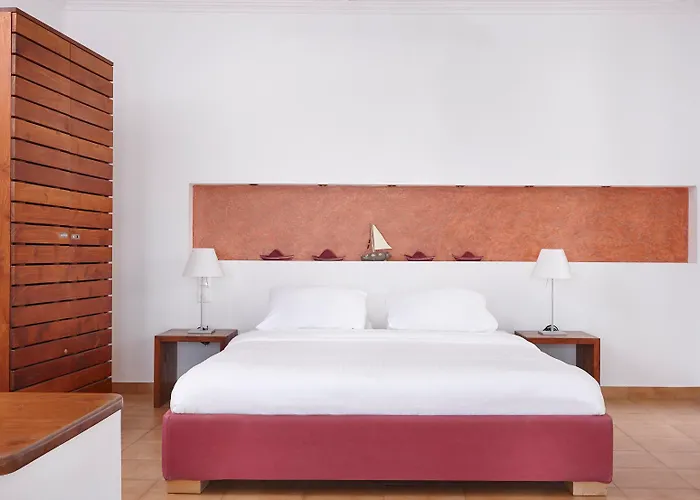 Manos Small World Firostefani