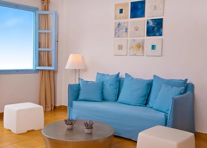 Manos Small World Firostefani