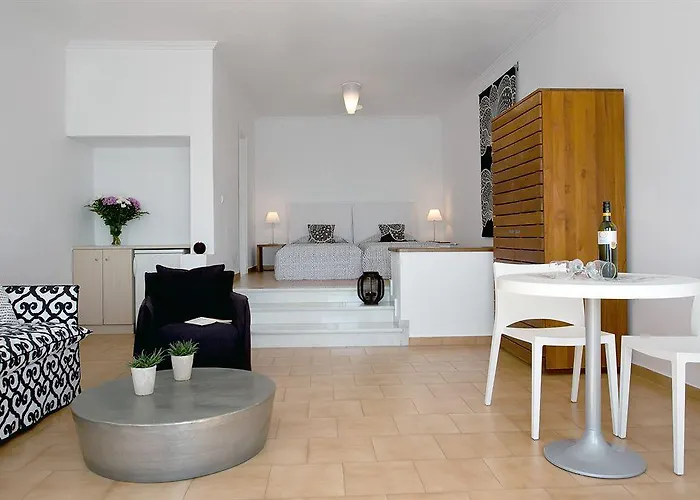 Manos Small World 3* Firostefani