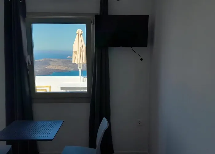 Manos Small World Firostefani