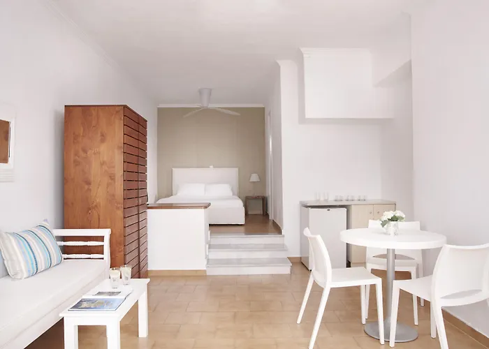 Manos Small World Hotell