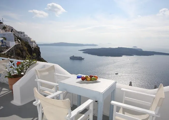 Manos Small World 3* Firostefani