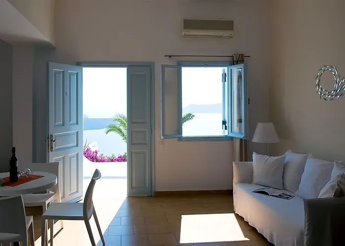 Manos Small World Firostefani