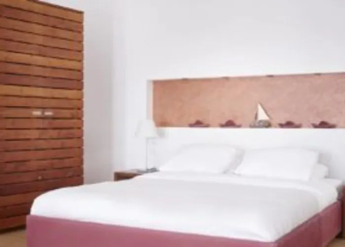 Hotell Manos Small World 3*