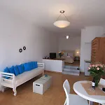 Manos Small World Hotell 3*