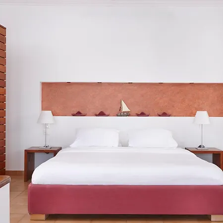 Manos Small World Firostefani