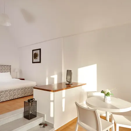 Manos Small World Hotel 3*