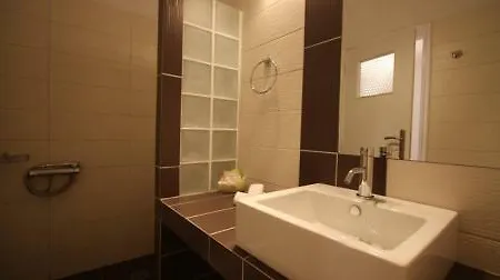 Manos Small World Hotel Firostefani