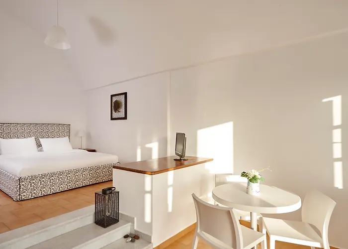 Manos Small World Otel 3*