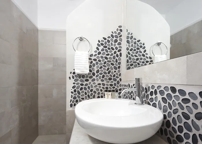 Manos Small World Otel 3*