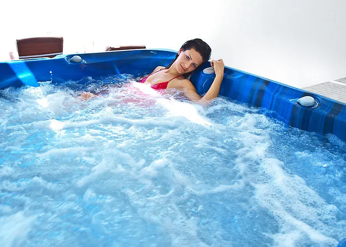 Manos Small World Firostefani