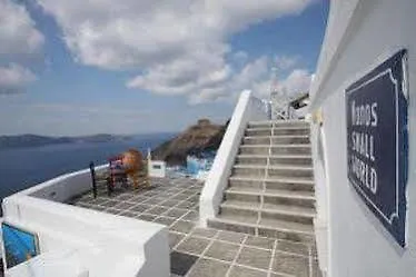 Manos Small World 3*