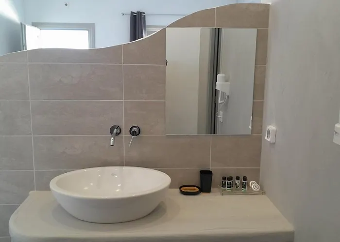 Hotel Manos Small World